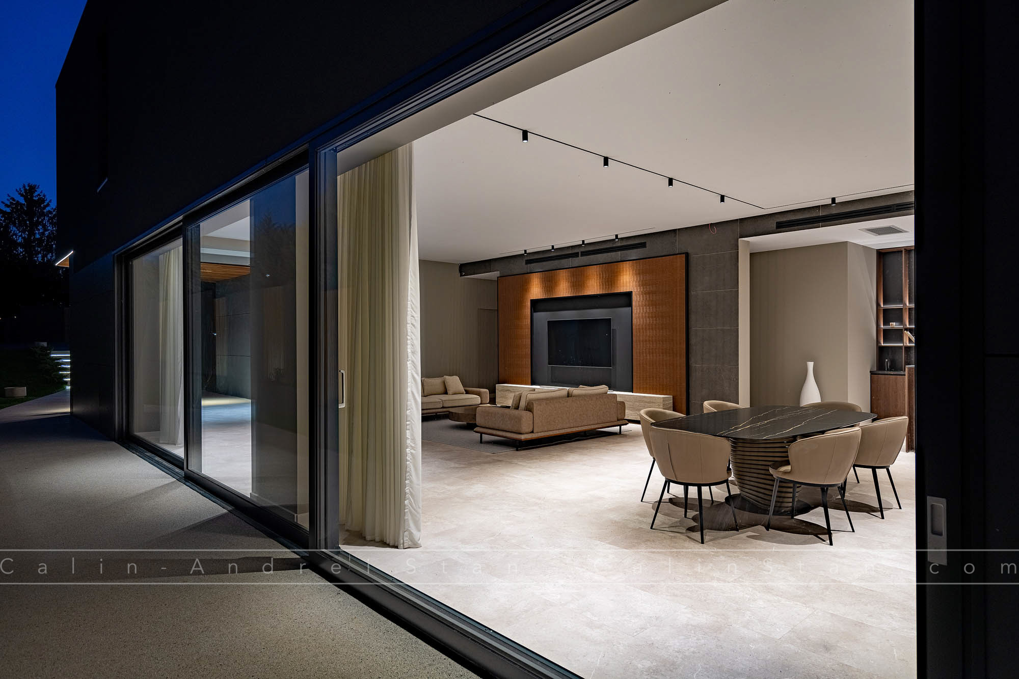 Fotografie imobiliară: vilă de vânzare pe malul lacului Snagov